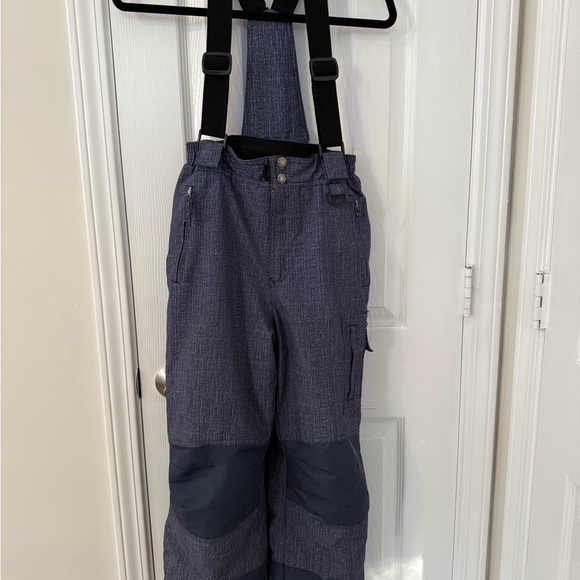 Boys ski bibs weatherproof 32° brand size 7/8 &
10/12 smoke-free home good cond - Picture 9 of 15